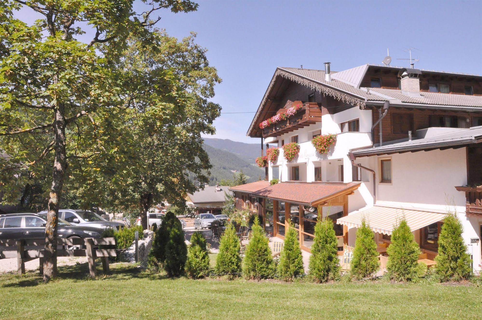 Hotel Monte Paraccia San Vigilio Di Marebbe Luaran gambar