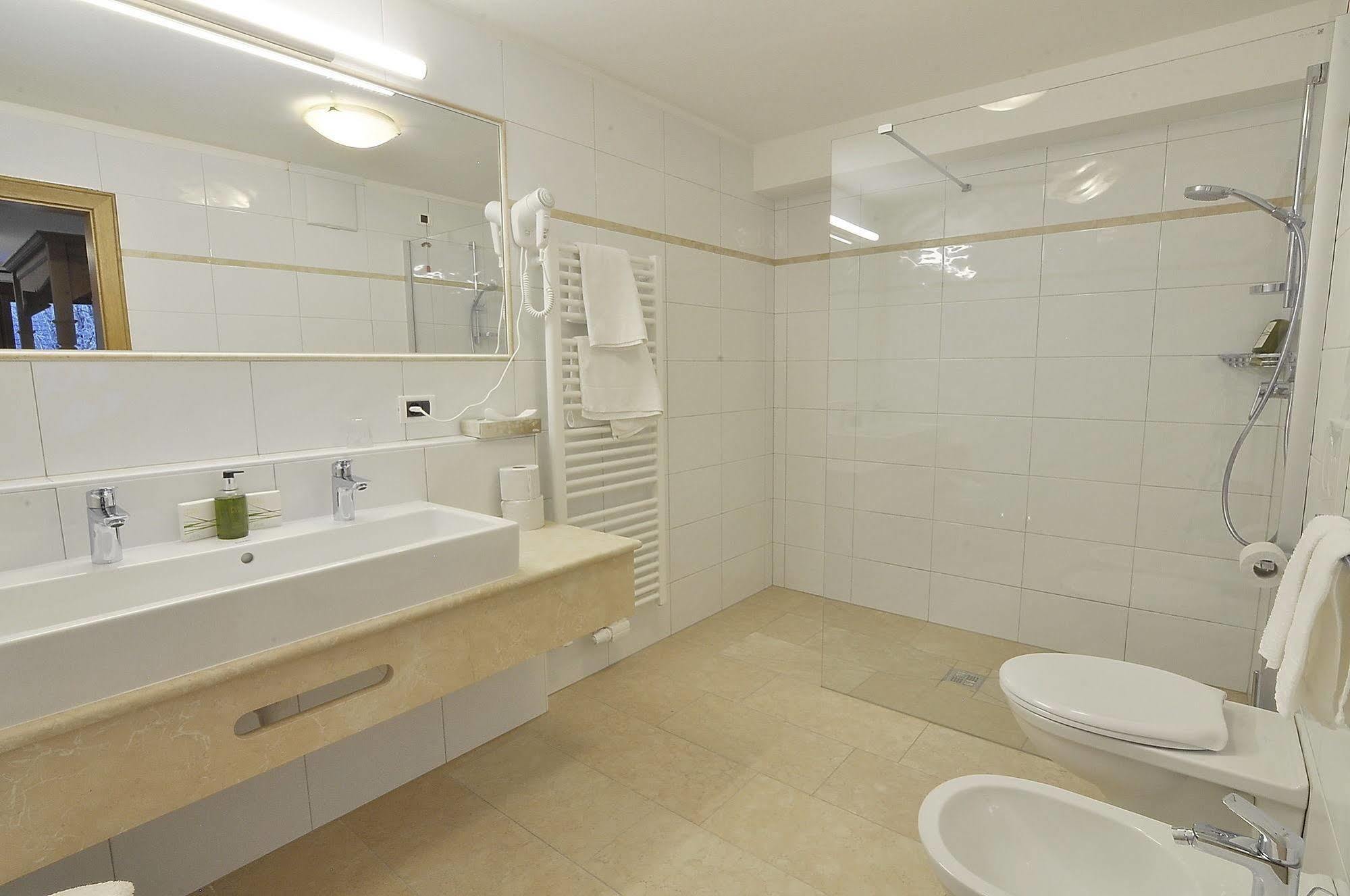 Hotel Monte Paraccia San Vigilio Di Marebbe Luaran gambar