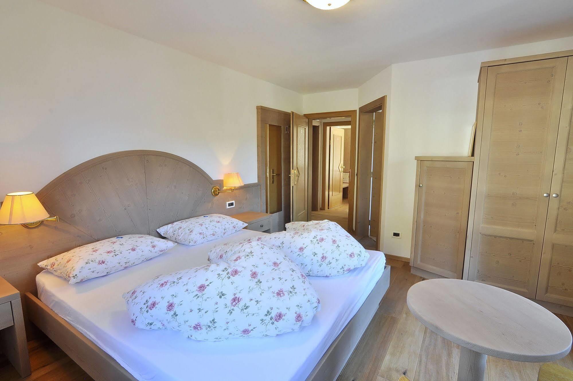 Hotel Monte Paraccia San Vigilio Di Marebbe Luaran gambar