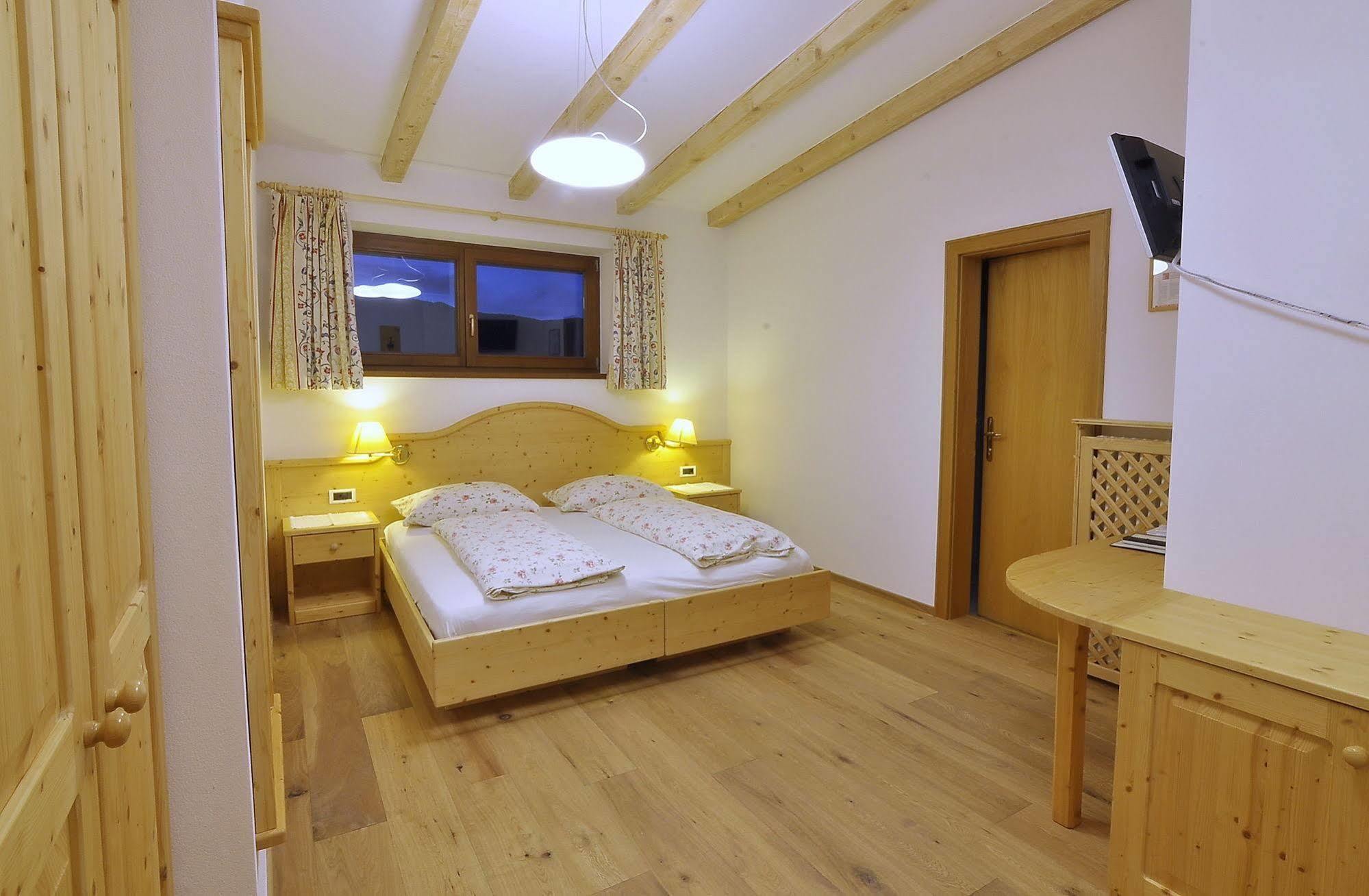 Hotel Monte Paraccia San Vigilio Di Marebbe Luaran gambar