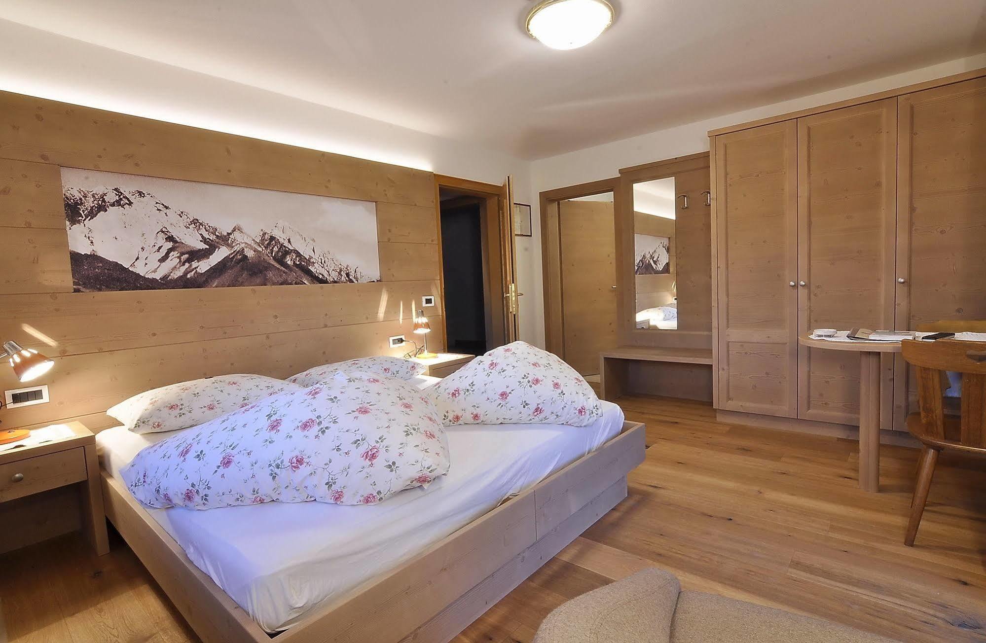 Hotel Monte Paraccia San Vigilio Di Marebbe Luaran gambar