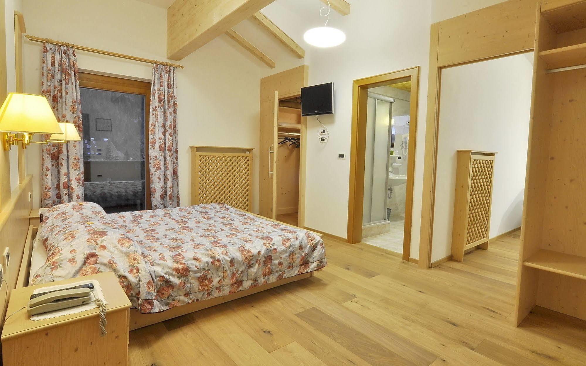 Hotel Monte Paraccia San Vigilio Di Marebbe Luaran gambar
