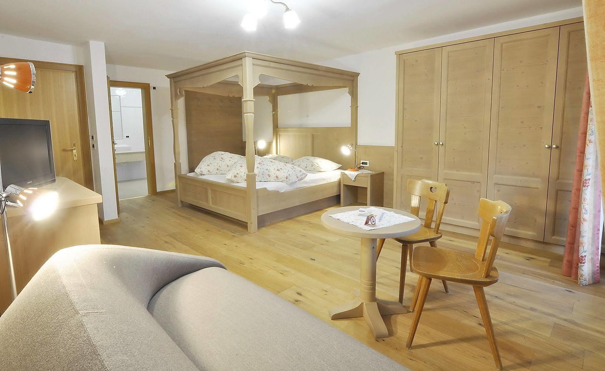 Hotel Monte Paraccia San Vigilio Di Marebbe Luaran gambar